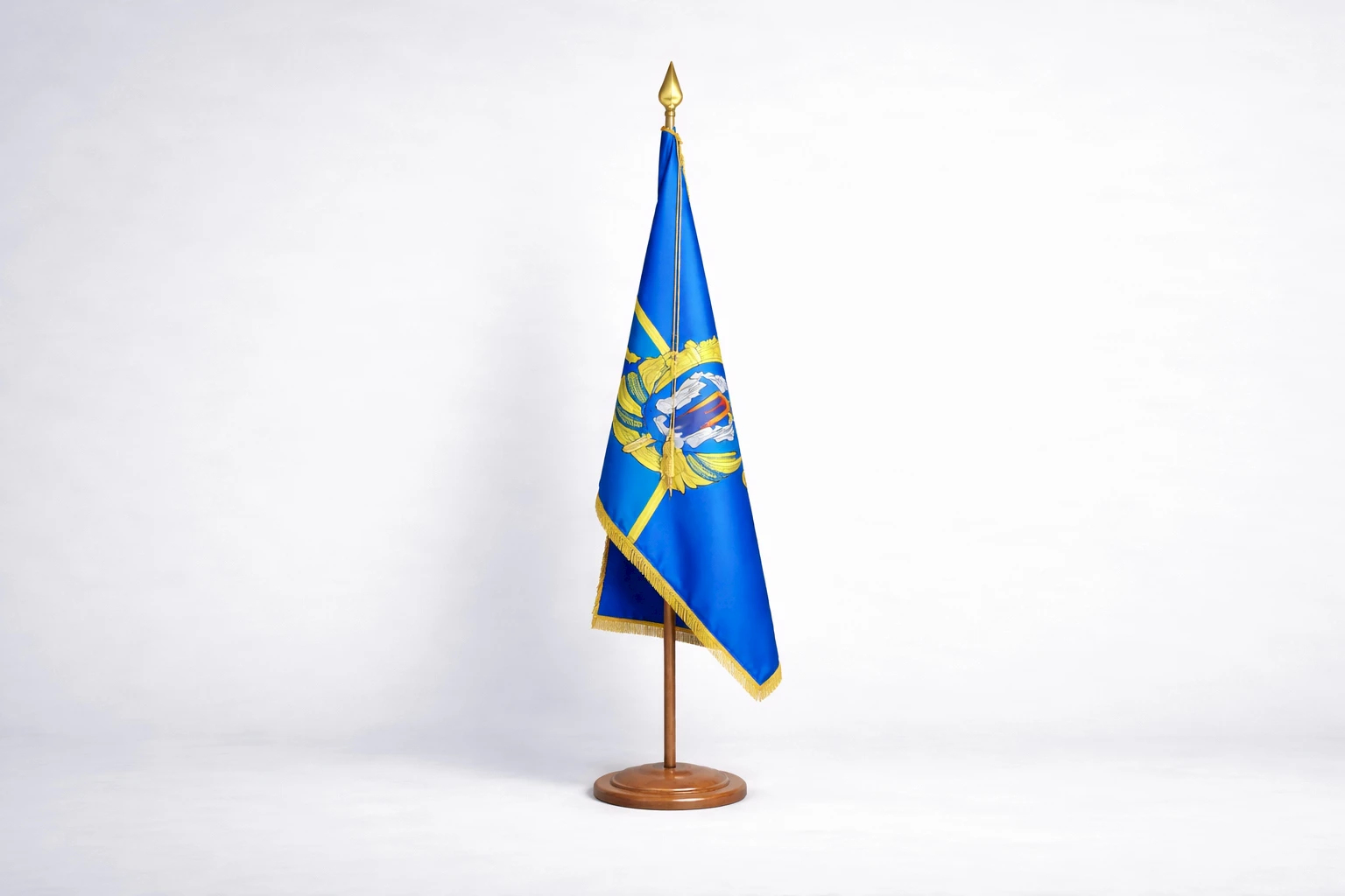 Флагштоки кабинетные